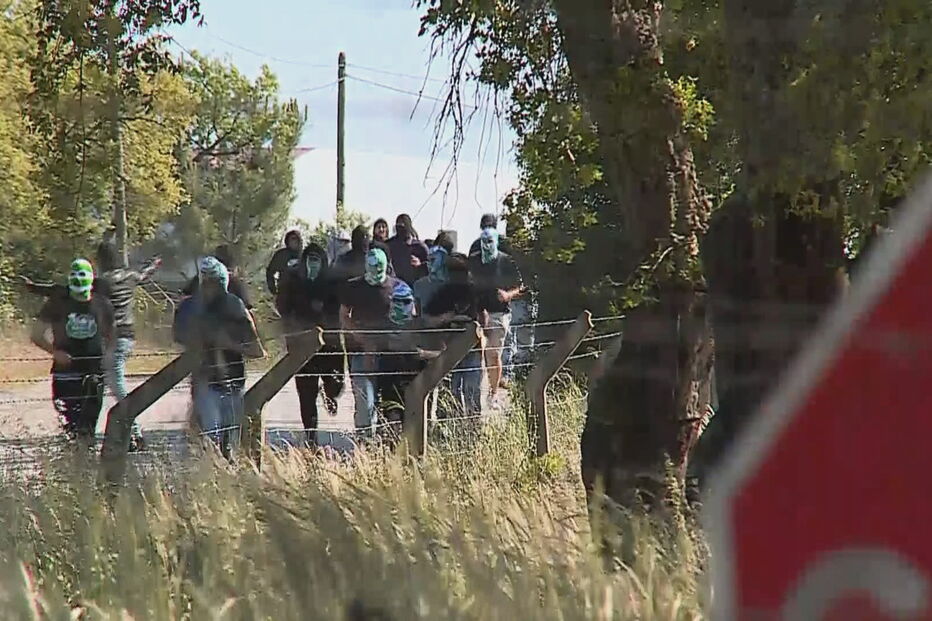 Adeptos de cara tapada invadiram Alcochete