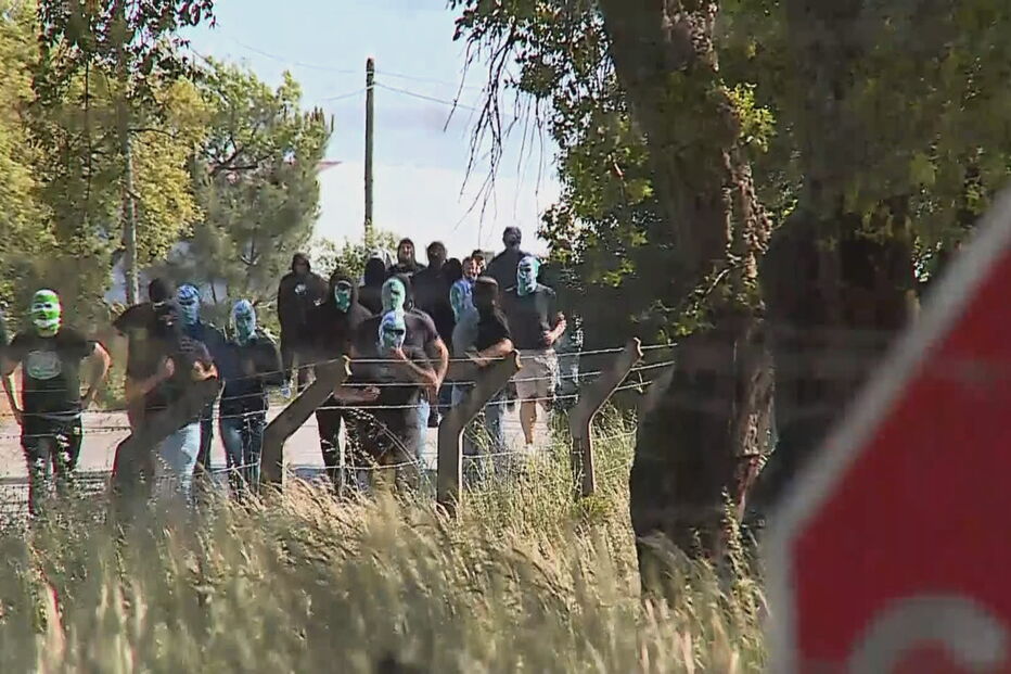 Adeptos de cara tapada invadiu Alcochete