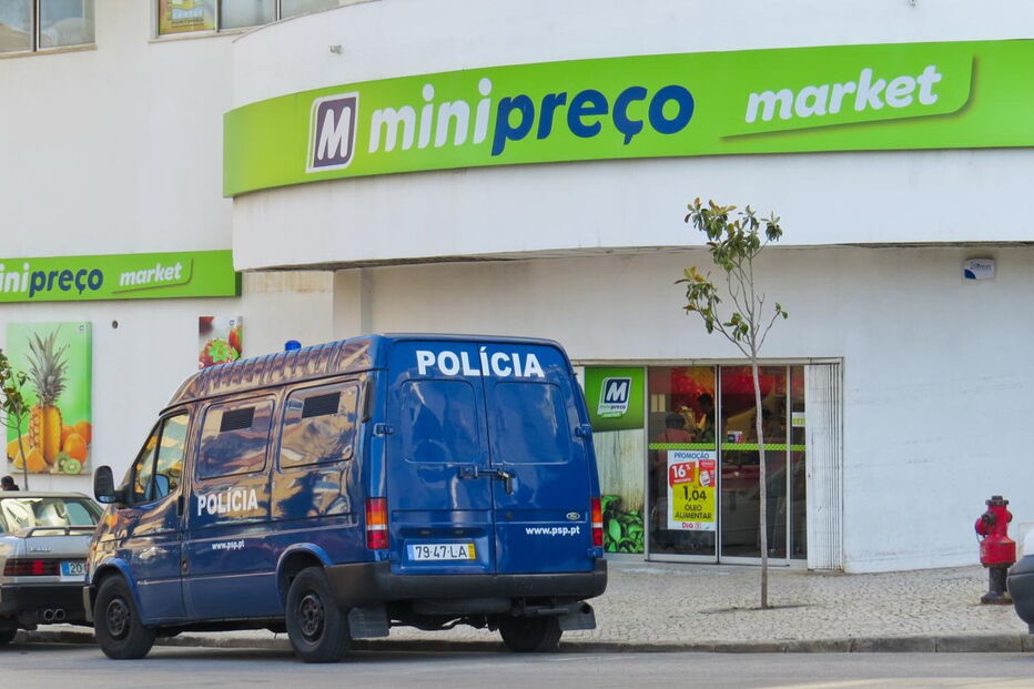 PSP esteve no local e o acidente com a funcionária foi comunicado à Autoridade para as Condições do Trabalho 