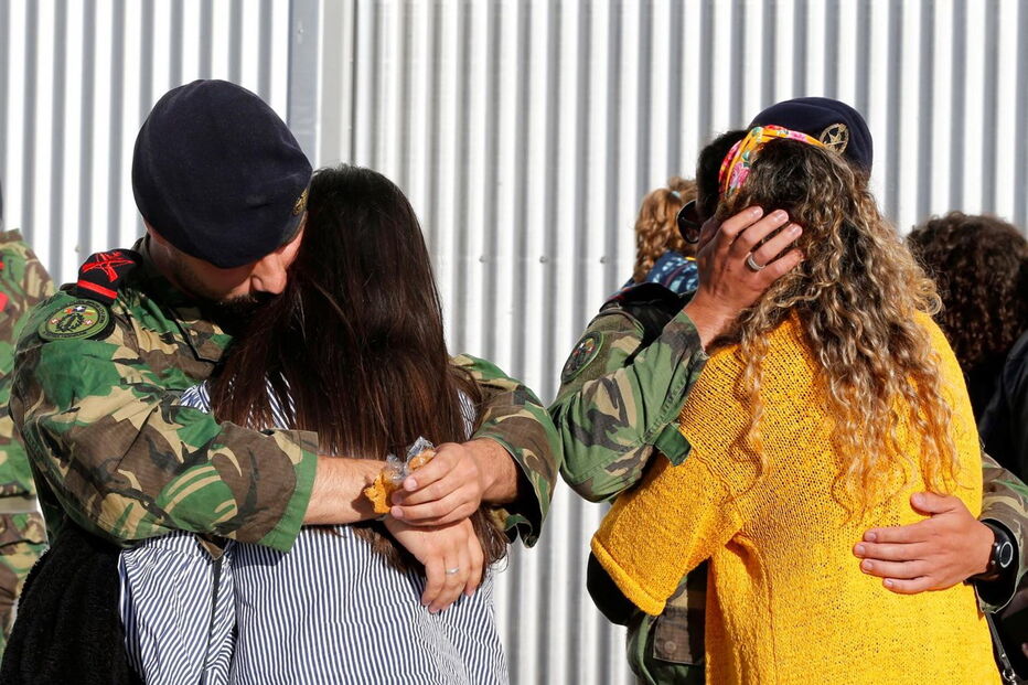 Militares despedem-se das namoradas