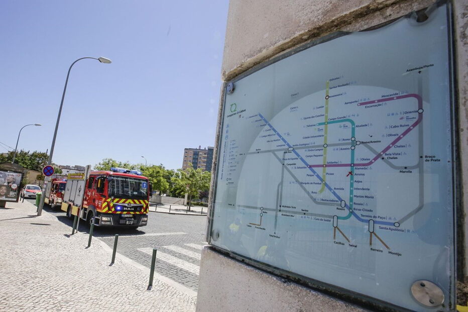 Elevador avariado na Ameixoeira
