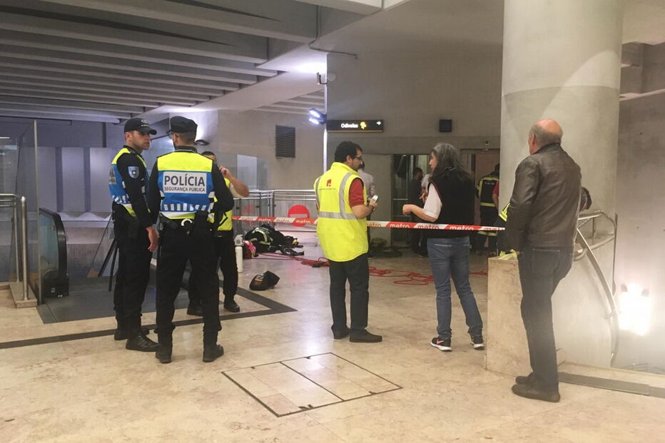 Elevador avariado na Ameixoeira