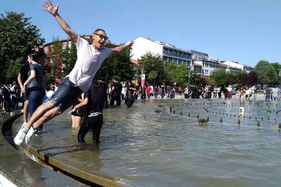 Cortejo Académico do Enterro da Gata percorreu ontem várias ruas de Braga