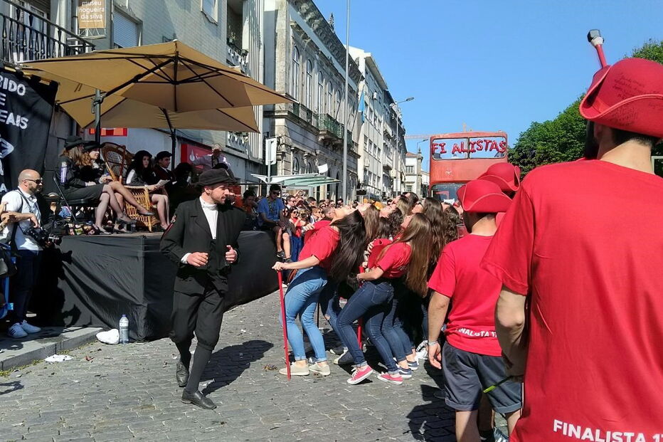Cortejo Académico do Enterro da Gata percorreu ontem várias ruas de Braga