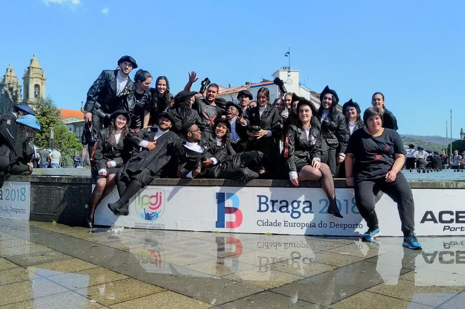 Cortejo Académico do Enterro da Gata percorreu ontem várias ruas de Braga