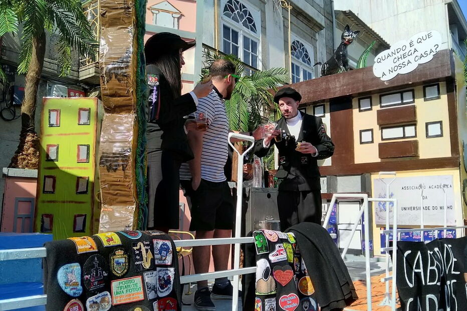 Cortejo Académico do Enterro da Gata percorreu ontem várias ruas de Braga