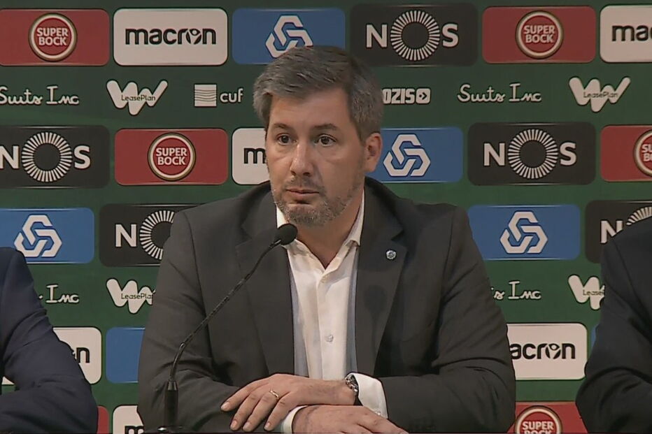 Bruno de Carvalho na conferência de imprensa em que disse que vai ficar no Sporting