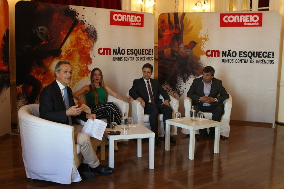 Conferência de Braga da iniciativa ‘CM Não Esquece!’, realizada ontem no Theatro Circo, foi moderada por Francisco Penim e contou com a participação  da psicóloga Joana Amaral Dias, do presidente da Câmara de Braga, Ricardo Rio, e do diretor-geral editorial-adjunto do CM e da CMTV, Armando Esteves Pereira 