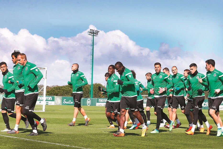 Jogadores do Sporting durante um treino