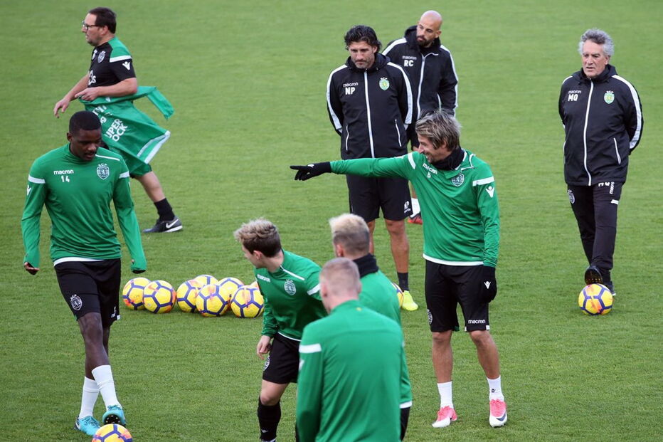 Jogadores do Sporting durante um treino