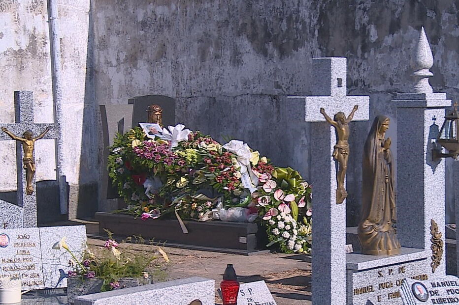 Sepultura na qual foram encontradas as ossadas