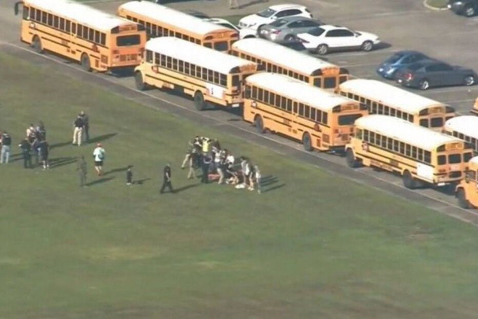  Alunos foram retirados de escola de Santa Fe, após tiroteio que fez vários mortos
