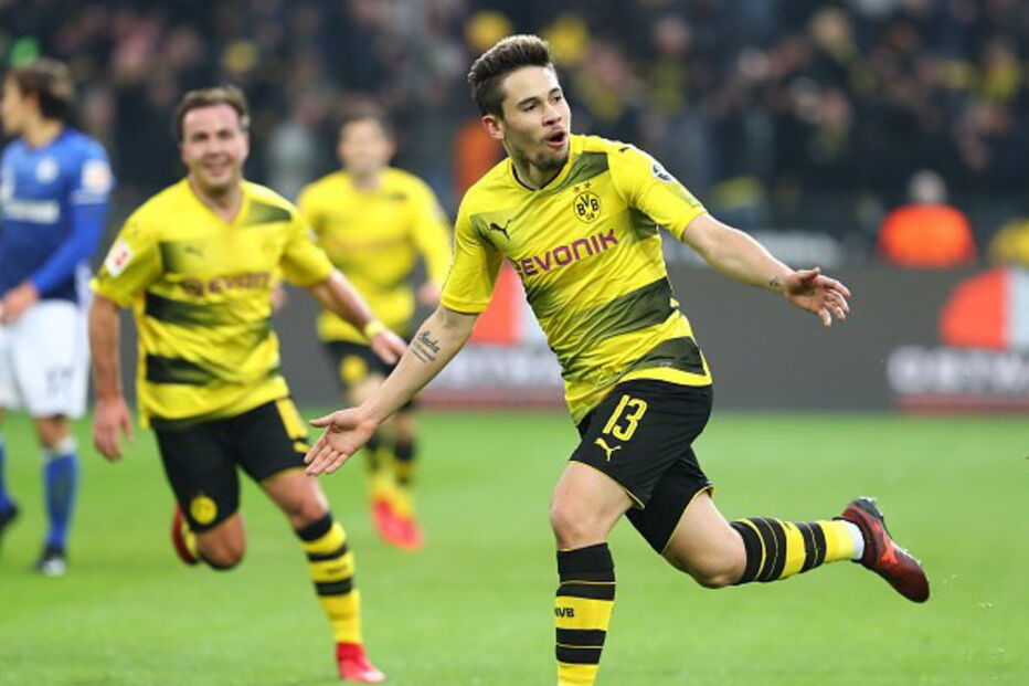 Raphael Guerreiro tem 24 anos e joga no Dortmund