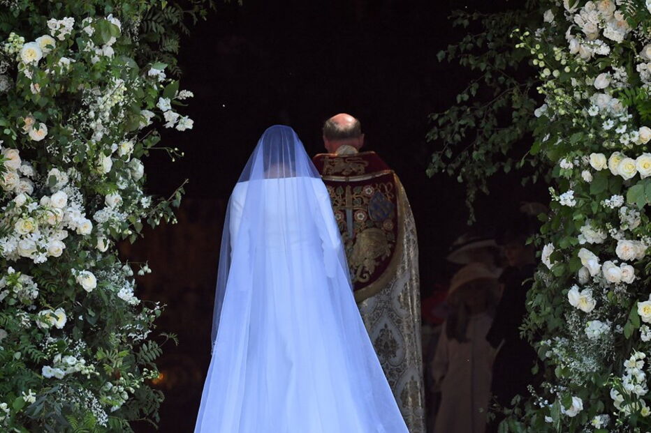 As flores bordadas no véu de Meghan simbolizam os 53 países da organização Commonwealth