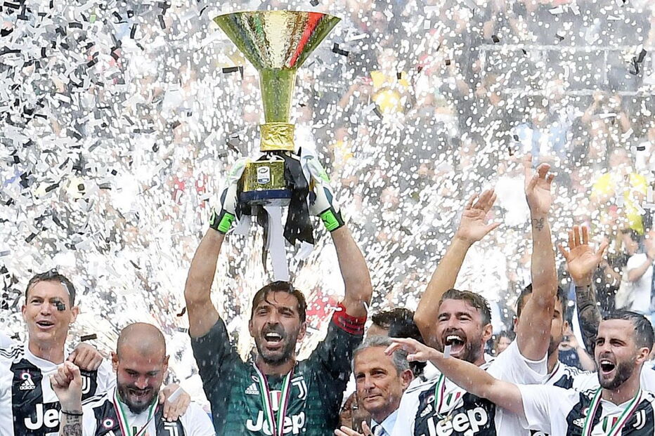 Buffon despediu-se da Juventus aos 40 anos, erguendo mais uma taça de campeão em Itália