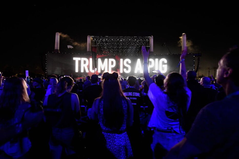 Roger Waters ao vivo com frase em que chama porco a Trump