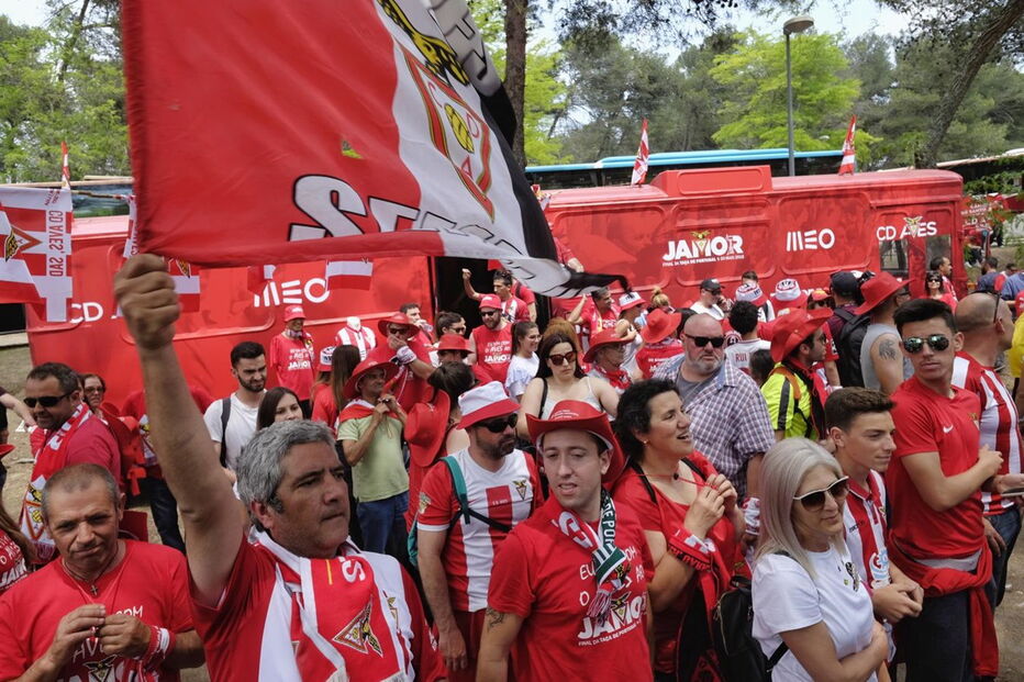Adeptos do Aves fazem a festa no Jamor
