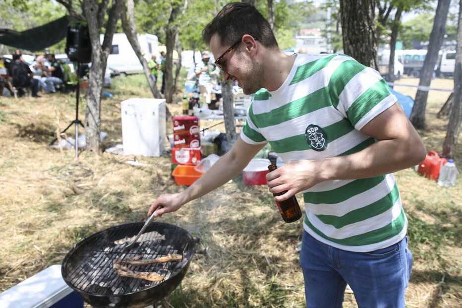 Adepto a grelhar carne