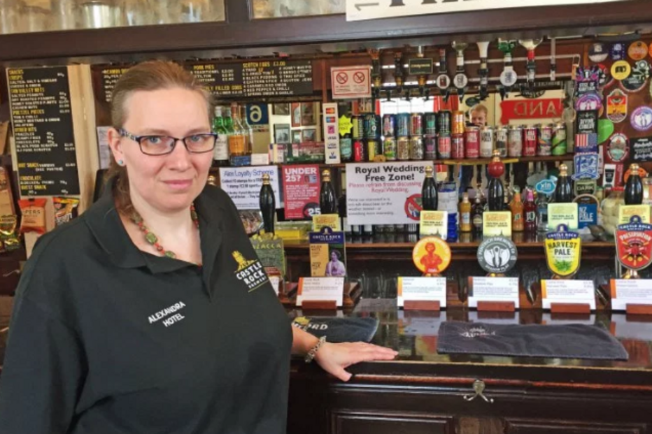 Anna Dyson-Edge vai doar o montante recolhido