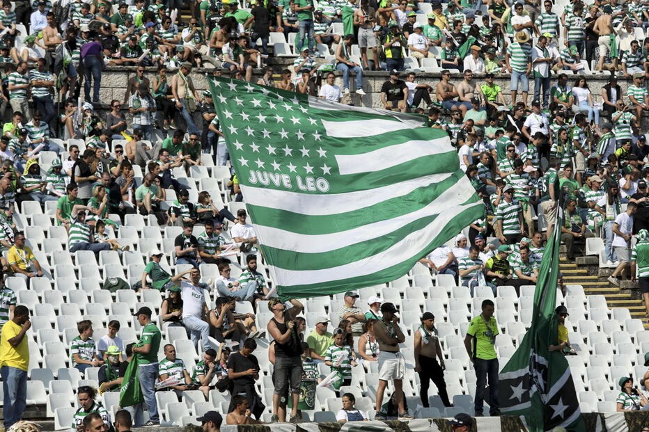 Adeptos do Sporting esta tarde no Jamor
