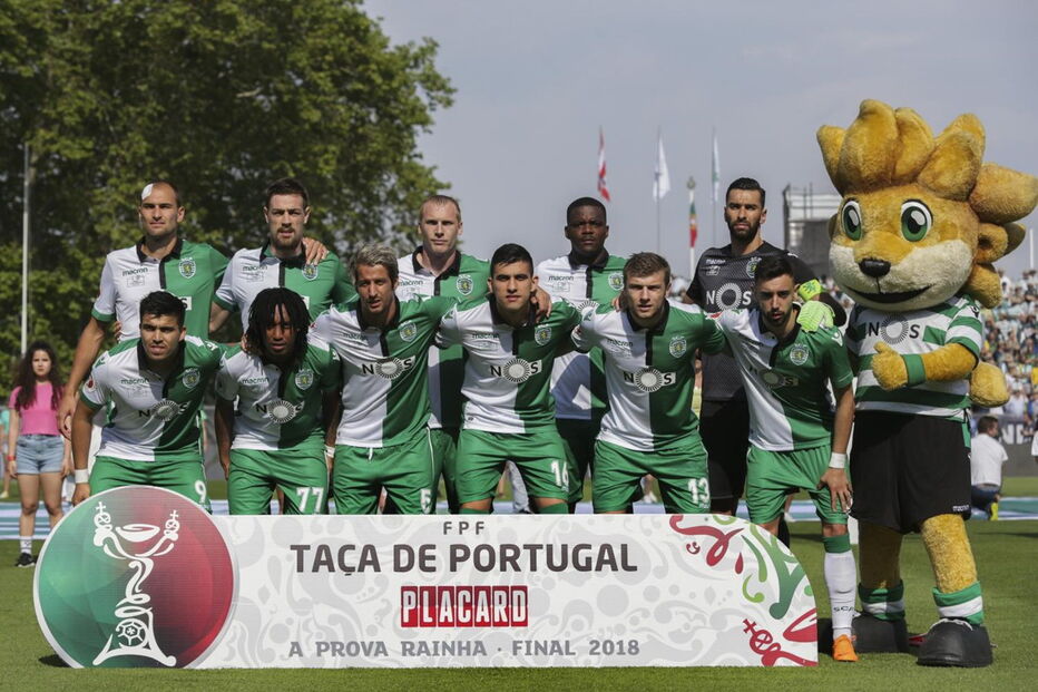 Plantel do Sporting momentos antes do jogo
