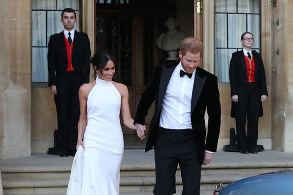 Harry e Meghan adiam a lua de mel para comemorar o aniversário do príncipe Carlos