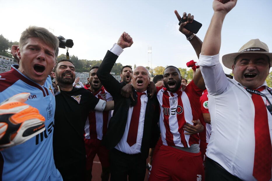 Ambiente de festa no Estádio do Jamor