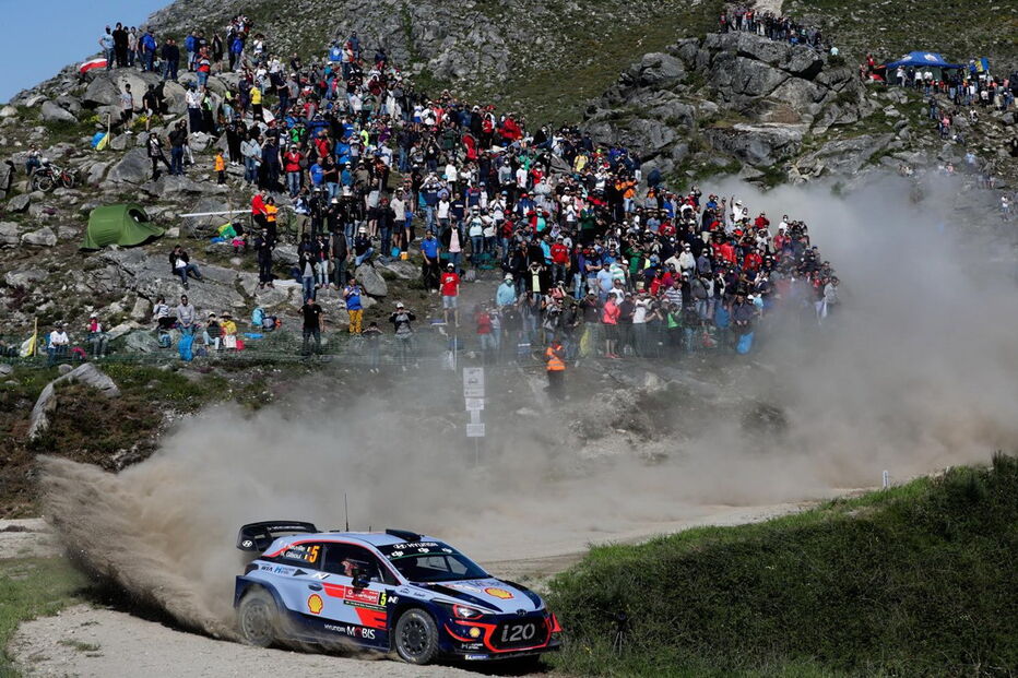 Neuville faz história no Rali de Portugal