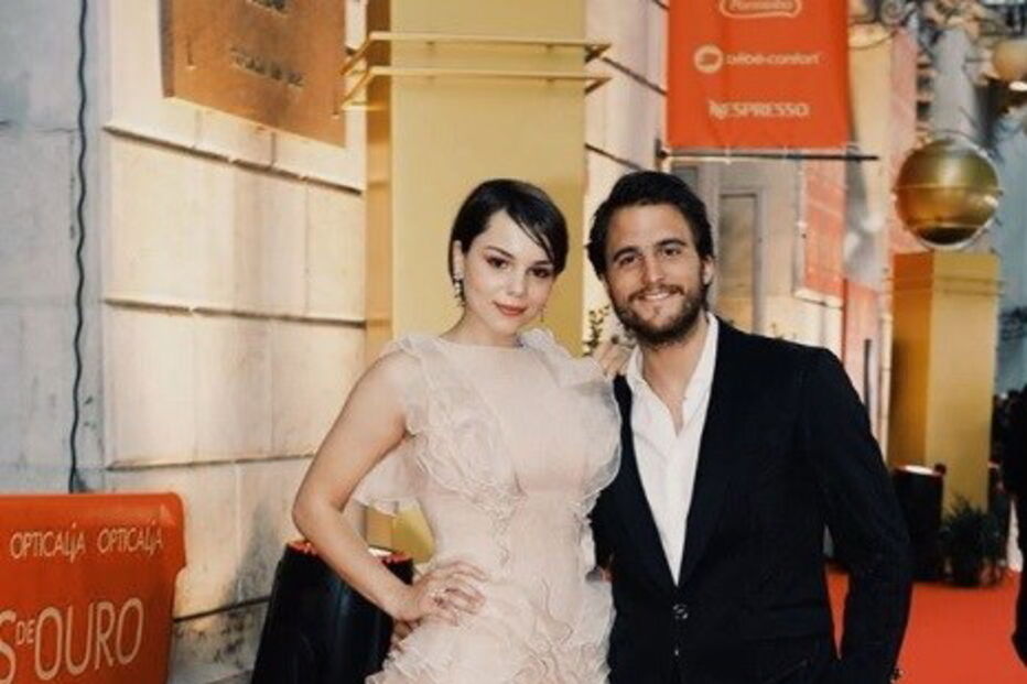 Filipa Areosa e Tiago Teotonio Pereira na 'red carpet'