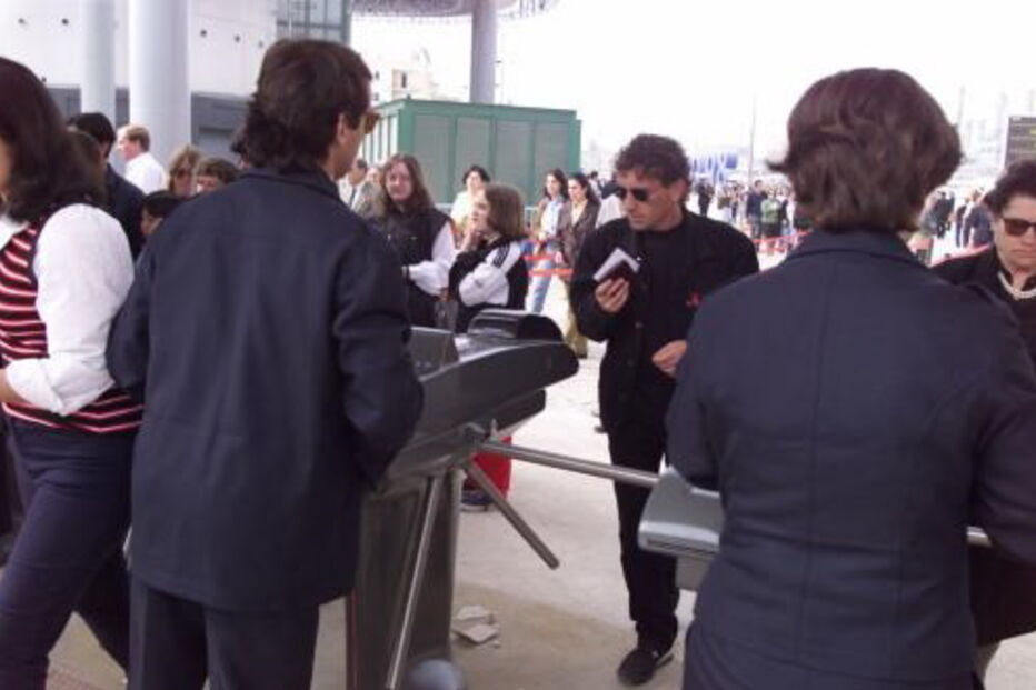 Público junto às bilheteiras da Expo'98