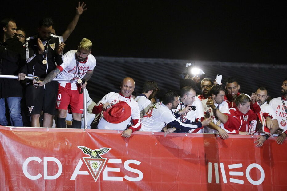 Vila das Aves não dormiu para receber os heróis do Jamor esta madrugada