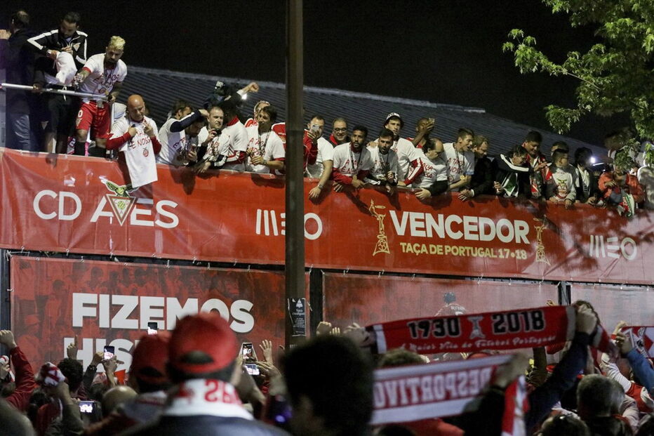 Vila das Aves não dormiu para receber os heróis do Jamor esta madrugada