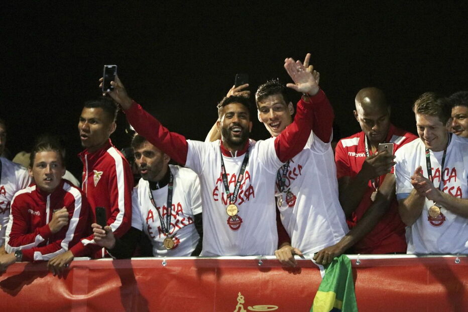 Vila das Aves não dormiu para receber os heróis do Jamor esta madrugada