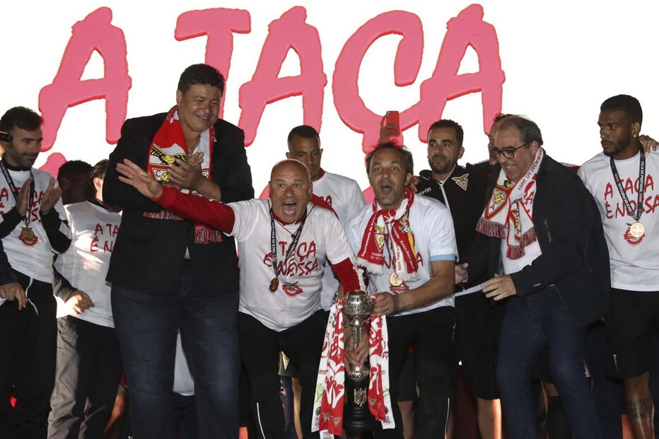 Vila das Aves não dormiu para receber os heróis do Jamor esta madrugada