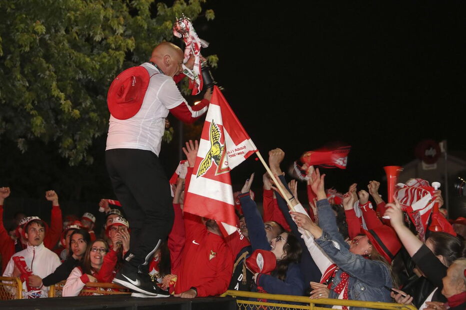 Vila das Aves não dormiu para receber os heróis do Jamor esta madrugada