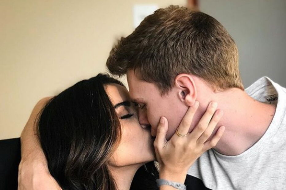 Nara Almeida e o namorado