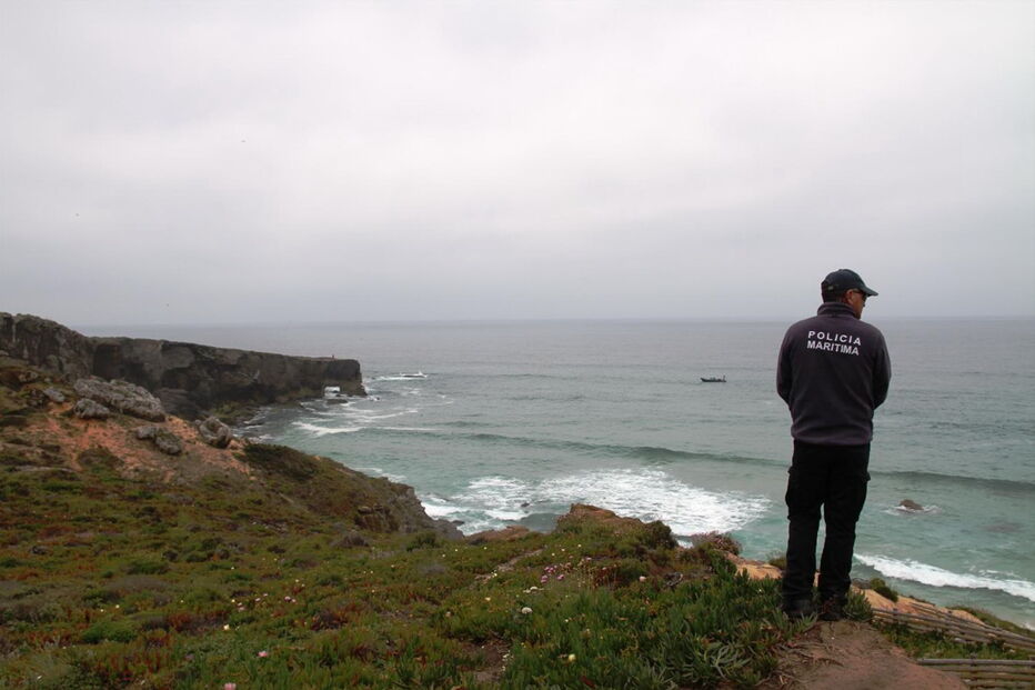 Buscas na praia do Malhão, em Vila Nova de Milfontes