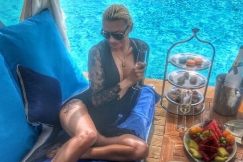 Homem mata parceira de negócios com 20 facadas