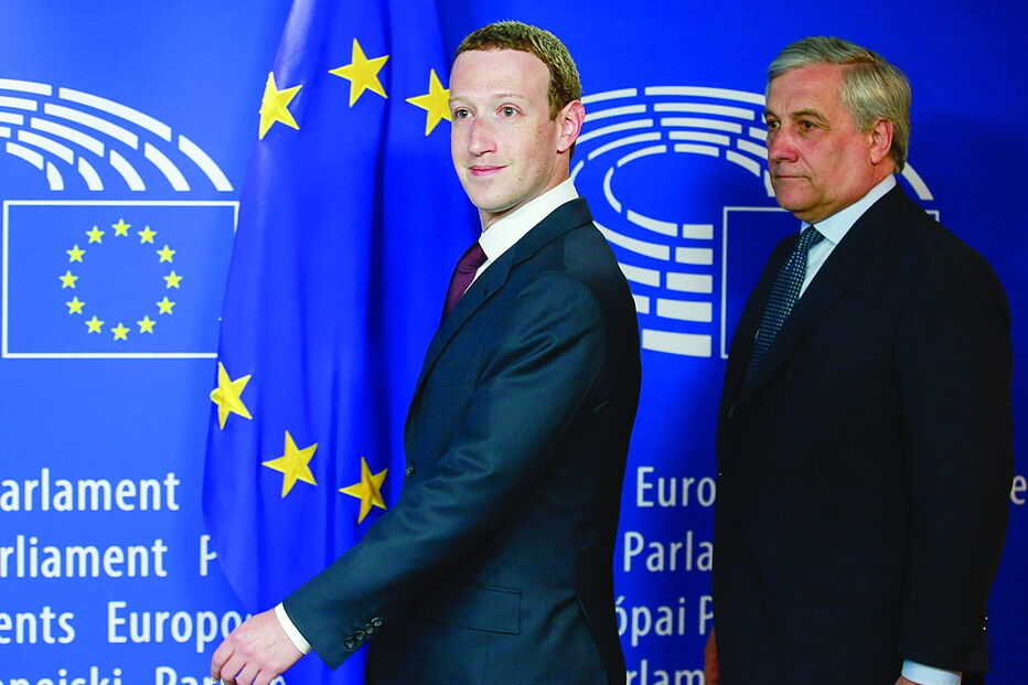 Mark Zuckerberg, fundador do Facebook, com Antonio Tajani, presidente do Parlamento Europeu 