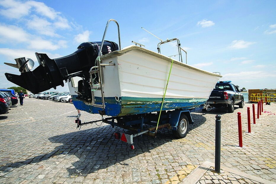 Barco de recreio fez transbordo 
