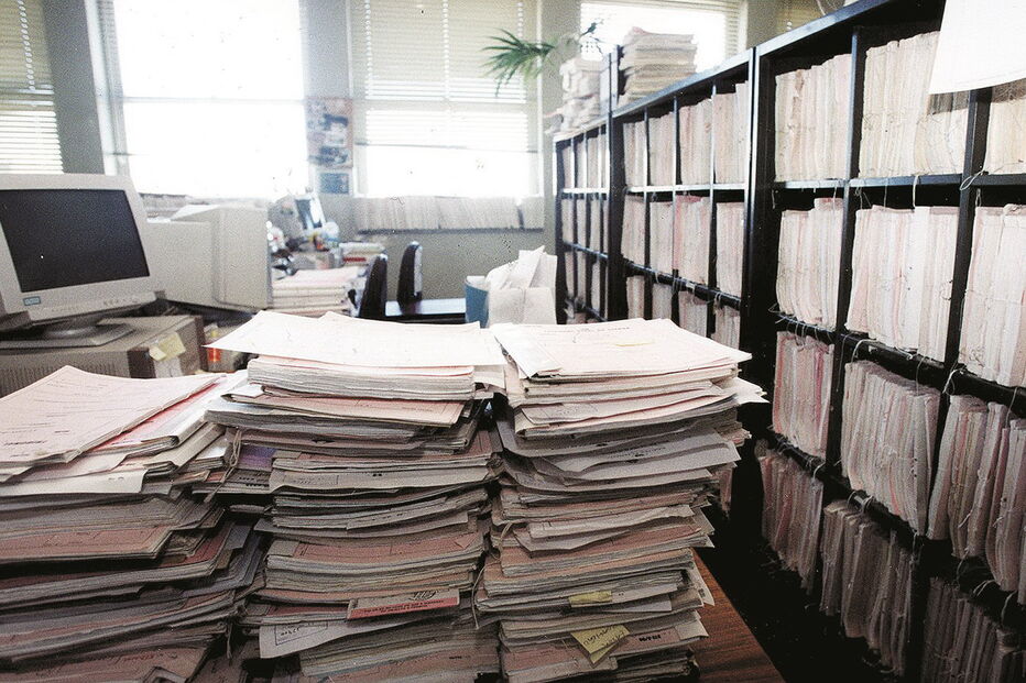 Oficiais de Justiça, de 47 e 59 anos, trabalhavam no Tribunal de Aveiro e foram punidos por esta comarca com pena suspensa por desvio de peças de roupa 