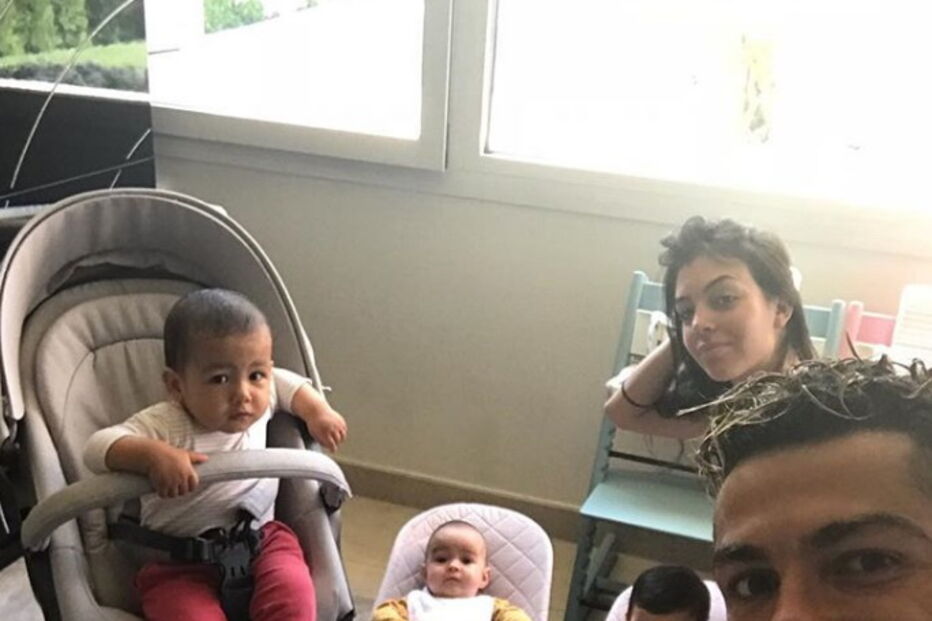 Cristiano Ronaldo com Georgina e os filhos