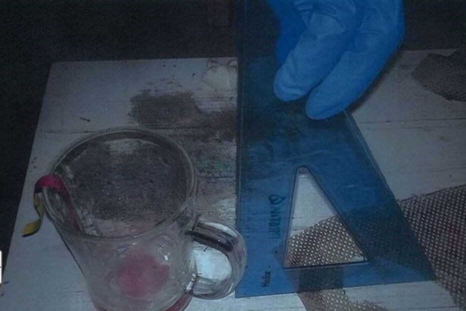 Faz ex-namorado cometer eutanásia depois de o atacar com ácido sulfúrico