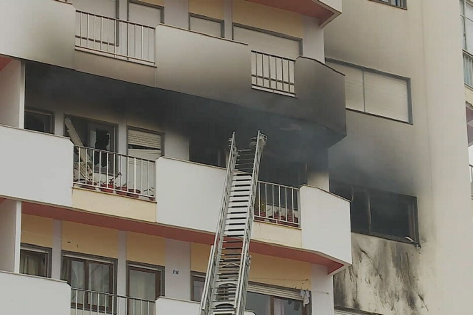 Incêndio em prédio de Portimão
