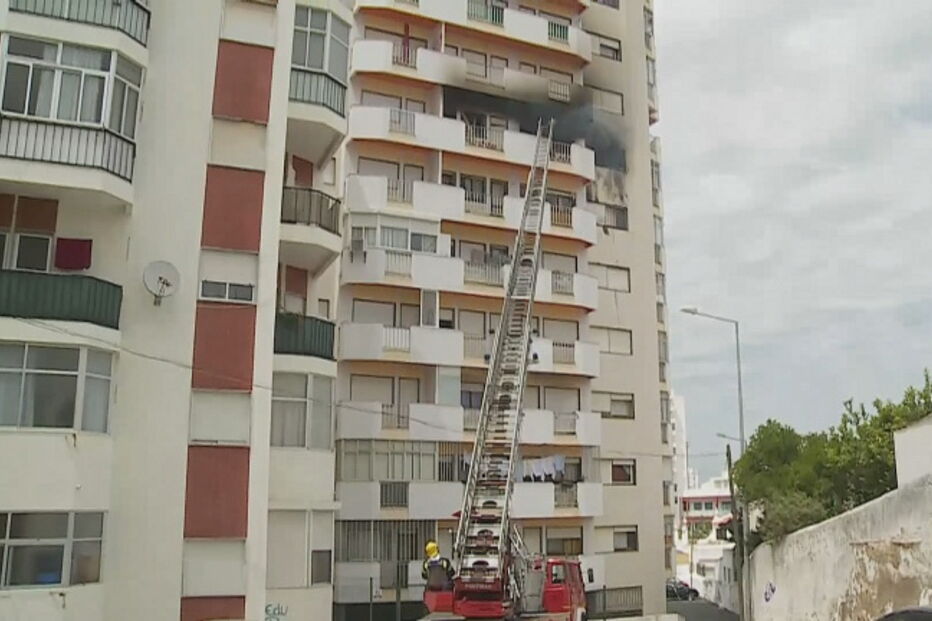 Incêndio em prédio de Portimão