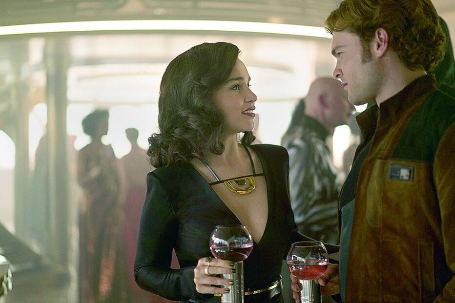 Emilia Clarke, de ‘A Guerra dos Tronos’, é a amada Qi’Ra