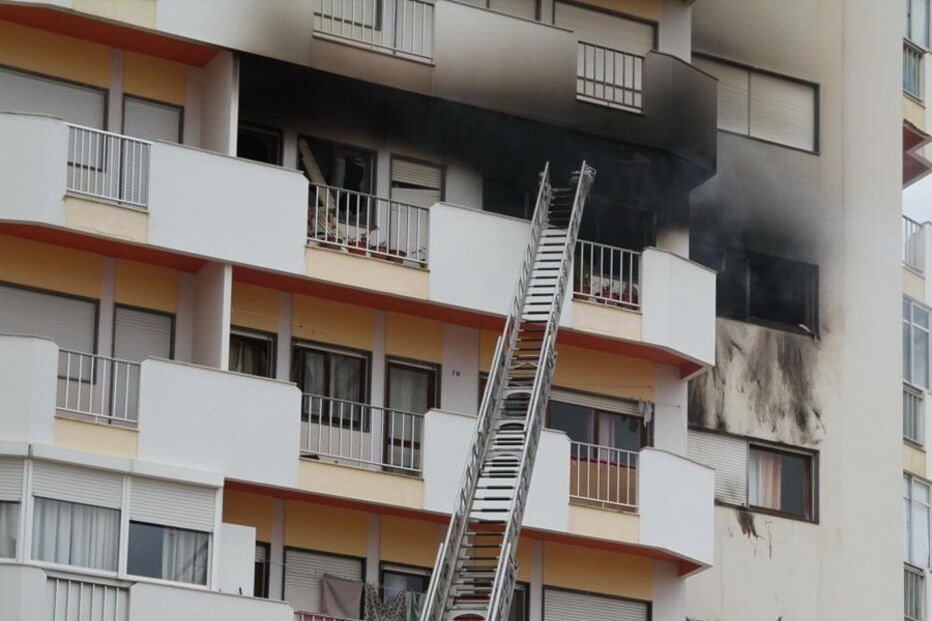 Explosão em prédio de Portimão