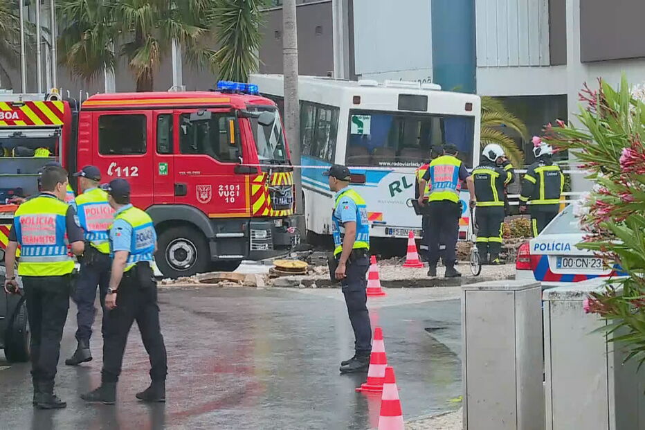 Acidente com autocarro faz feridos