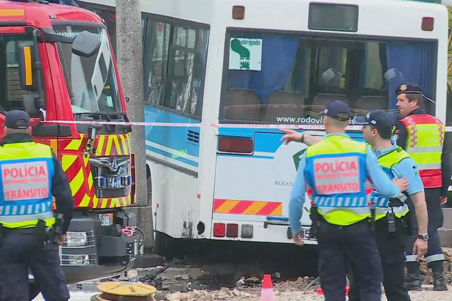 Acidente com autocarro faz feridos