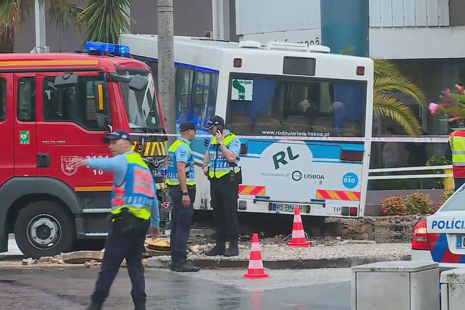 Acidente com autocarro faz 21 feridos
